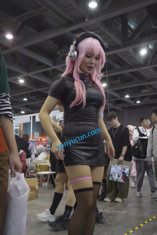 【xxn-361】黑色开衩旗袍cos小姐姐..条纹内裤穿在肉丝外面