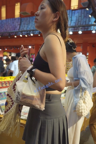 (BC-AA-567)露背吊带骚货百褶裙无打底..岔开腿CD蕾丝内湿了