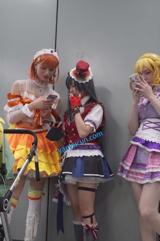 【xxn-352】偶像服小姐姐约会逛街..可爱卡通白内夹出13缝