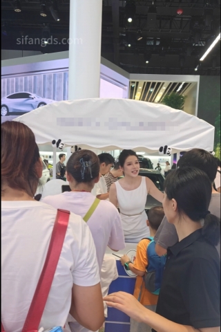 mccd054⭐【mccd】⭐ 40 两天CD某展台极品颜值礼仪肉丝，黑内白内