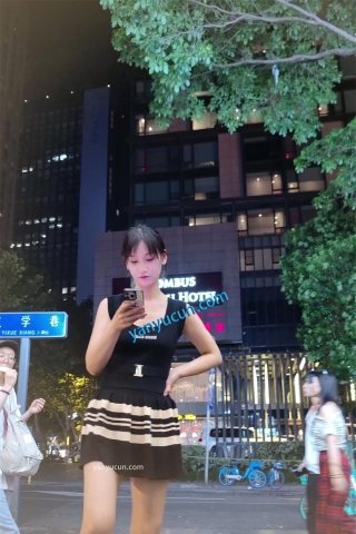 XM346姐妹三个出来逛街喝奶茶，3个人都被抄底了