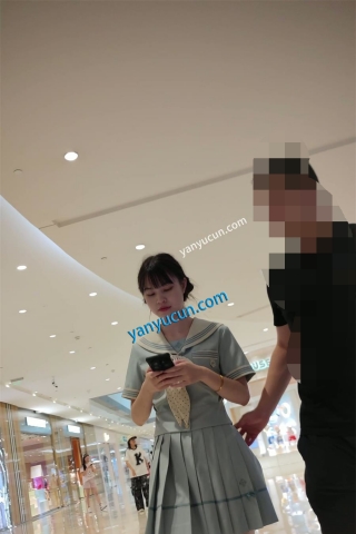 XM469肉色丝袜JK制服小姐姐和男朋友逛街，白色内内