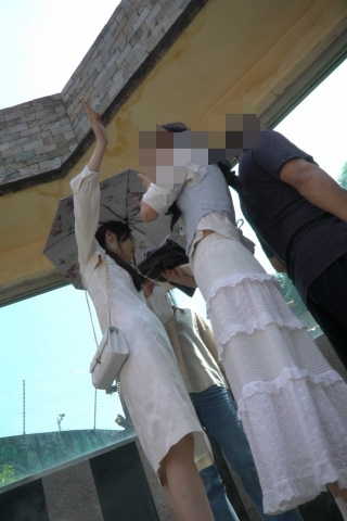 kc1581（空城原创）旗袍长裙美女逛公园，淡绿N包裹肉臀