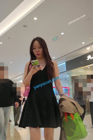 XM457黑色连衣裙戴眼镜小姐姐反差萌，黑色丁字裤