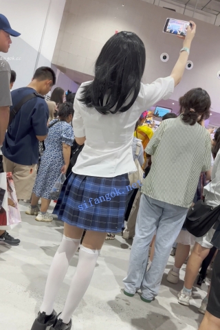 trump1336【KFC】JK制服骚妈妈带着JK女儿逛街·过膝袜白内前后CD